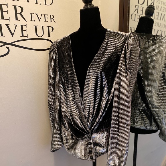 Variations Tops - Vintage Silver top in Great Condition